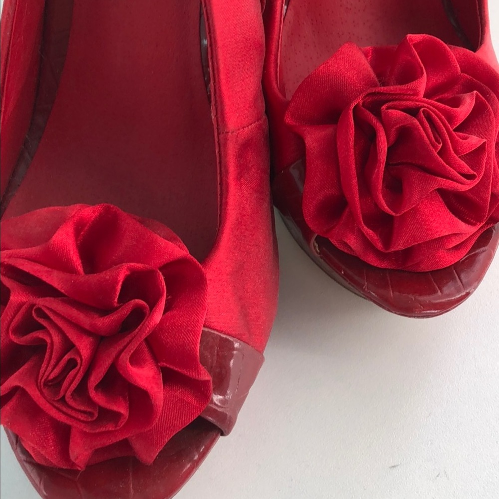 Shoes - Picture 2 of 4